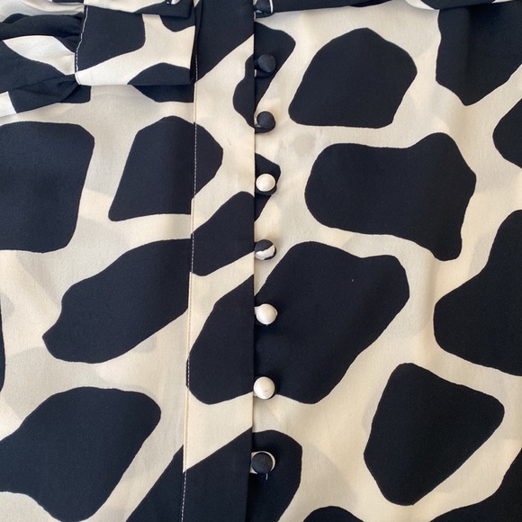 Ann Taylor size medium petite long sleeve black & cream top with covered buttons - Picture 11 of 13
